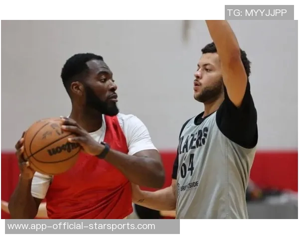 比卢普斯谈杨瀚森训练中的战术理解问题并提供详细指导 比卢普斯谈杨瀚森训练中的战术理解问题并提供详细指导