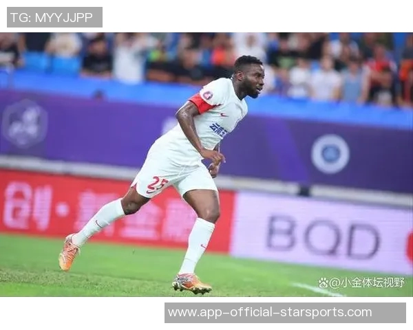 后场防守失误致命奥斯卡助攻侯永永头球破门泰山队暂时落后玉昆队