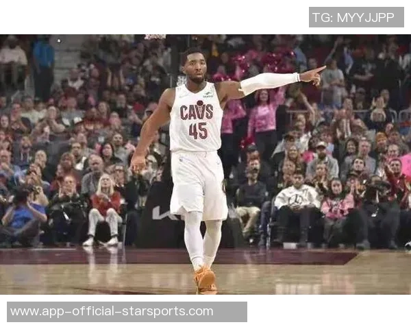 米切尔半场表现亮眼5中3贡献7分1板2助2断展现实力