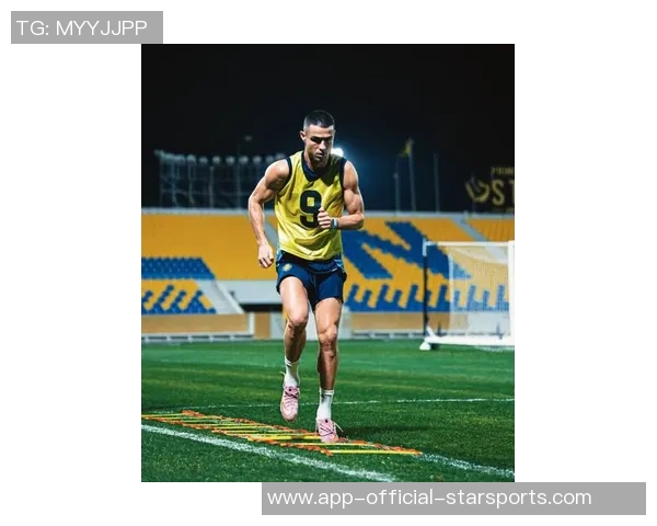 C罗社交媒体分享新造型清爽寸头引发粉丝热议