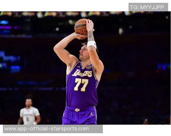 浓眉增重显实力东契奇瘦身展决心达拉斯球队伙食成焦点 浓眉增重显实力东契奇瘦身展决心达拉斯球队伙食成焦点